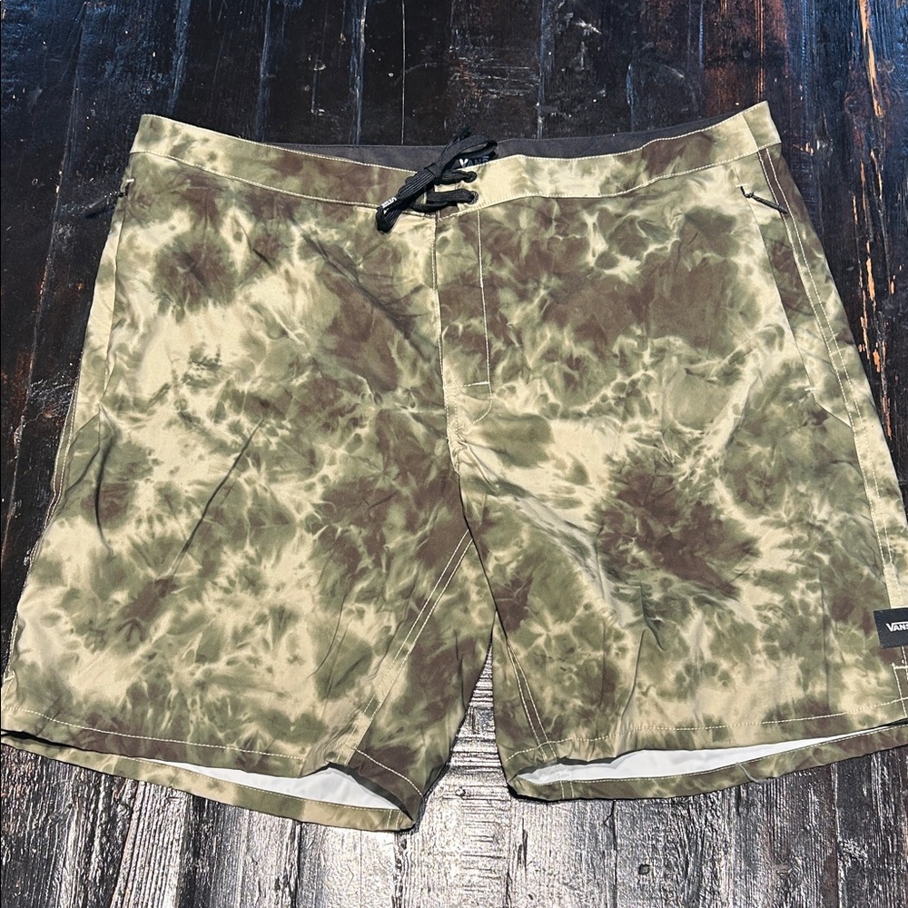 NWOT Vans Olive Tie-Dye Board Shorts size 38 (or XXL )